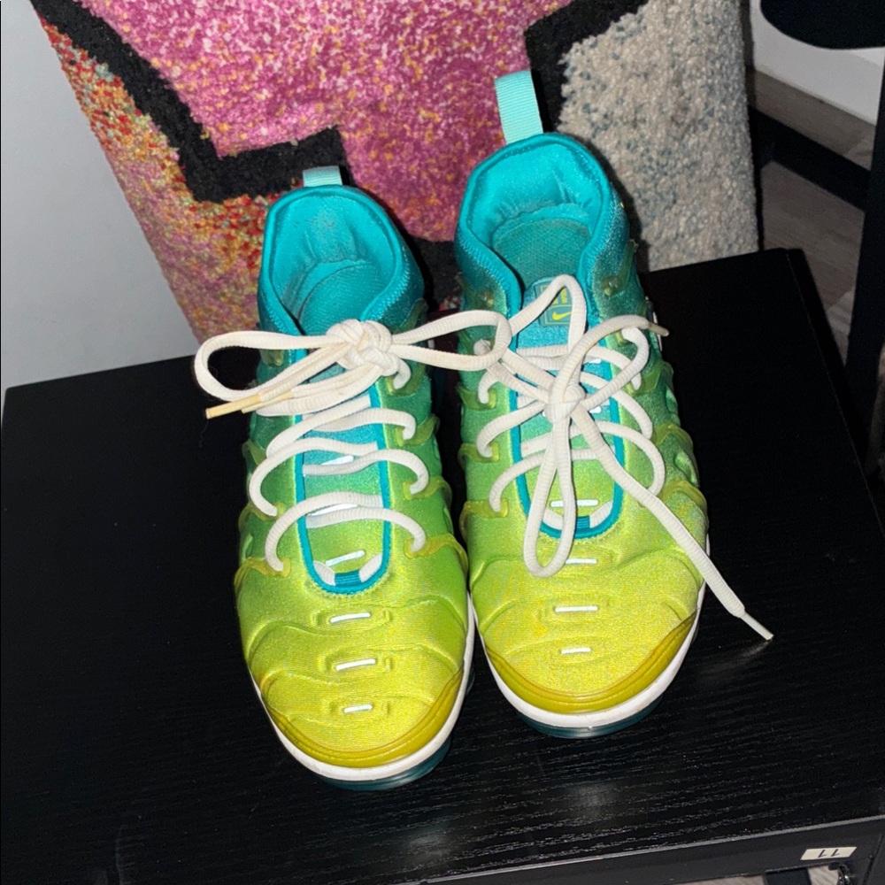 Nike vapor max Women's Sneakers in Green and Teal